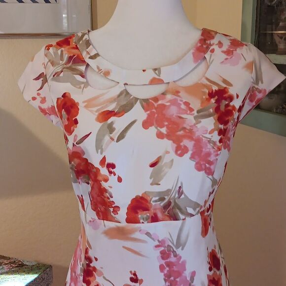 Liz Claiborne Peach and Cream Floral Dress - Picture 2 of 10